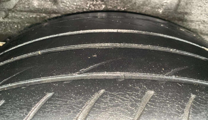 2013 Hyundai i20 MAGNA (O) 1.2, Petrol, Manual, 34,923 km, Right Rear Tyre Tread