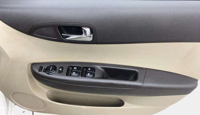 2013 Hyundai i20 MAGNA (O) 1.2, Petrol, Manual, 34,923 km, Driver Side Door Panels Control