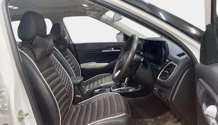 2022 KIA SELTOS HTK PLUS 1.5 IMT, Petrol, Manual, 18,588 km, Right Side Front Door Cabin