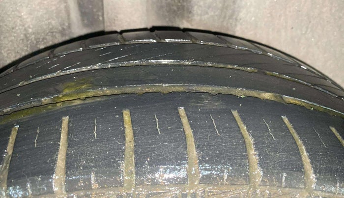 2014 Volkswagen Polo HIGHLINE1.2L, Petrol, Manual, 46,909 km, Right Rear Tyre Tread