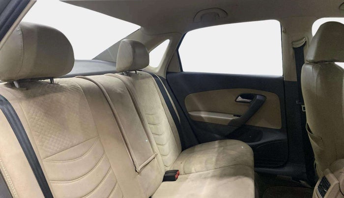 2016 Volkswagen Vento HIGHLINE 1.6 MPI, Petrol, Manual, 67,353 km, Right Side Rear Door Cabin