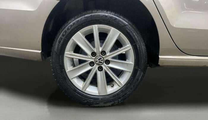 2016 Volkswagen Vento HIGHLINE 1.6 MPI, Petrol, Manual, 67,353 km, Right Rear Wheel