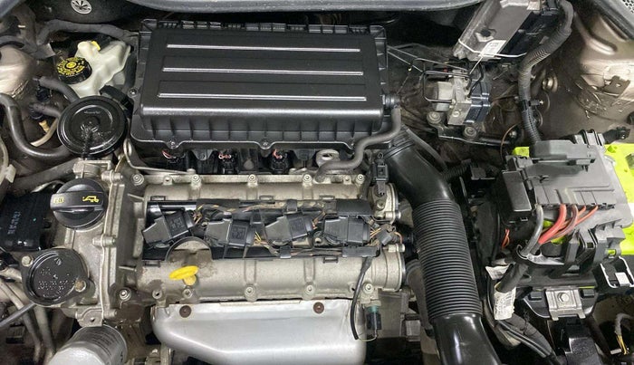 2016 Volkswagen Vento HIGHLINE 1.6 MPI, Petrol, Manual, 67,353 km, Engine View