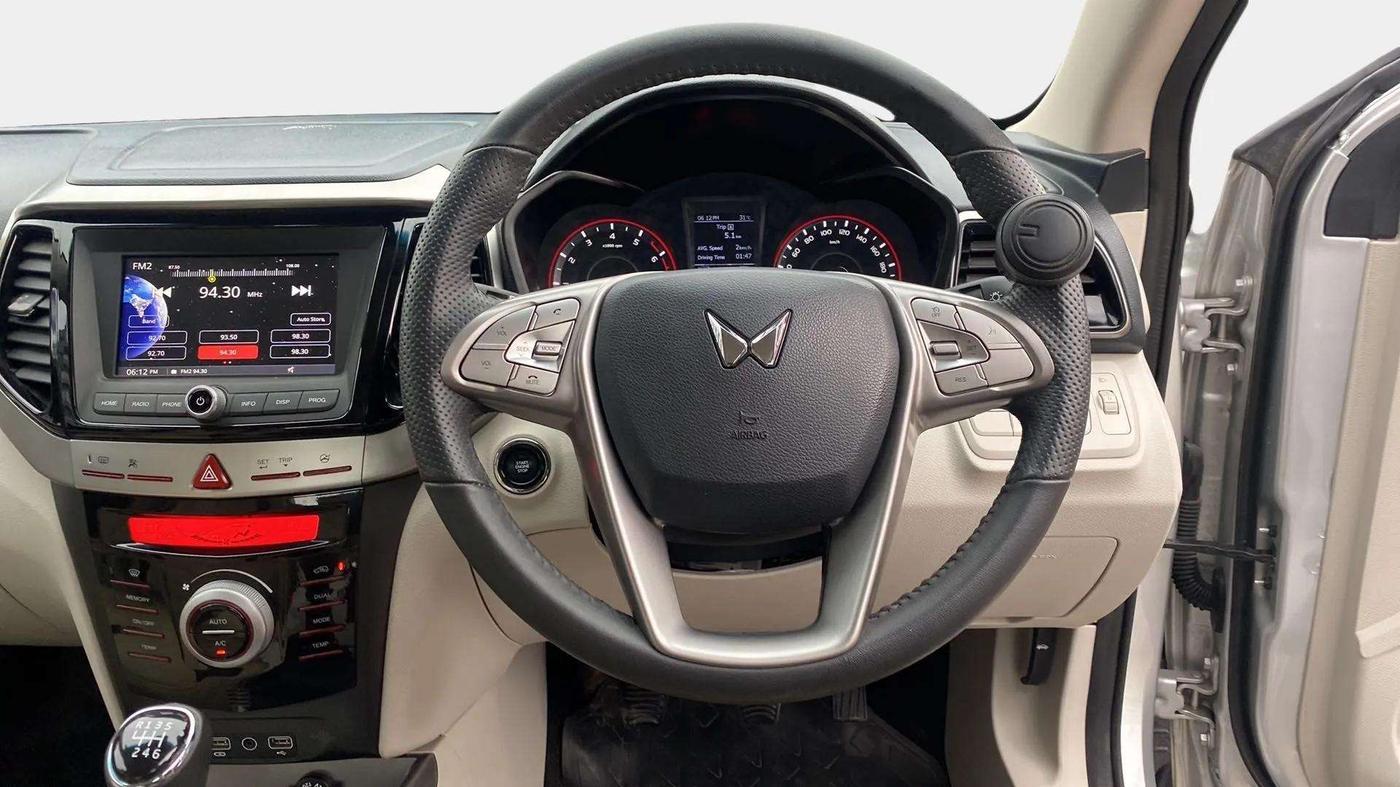 2023 Mahindra XUV300 W8 1.2 PETROL, Petrol, Manual, 16,964 km, Steering Wheel Close Up