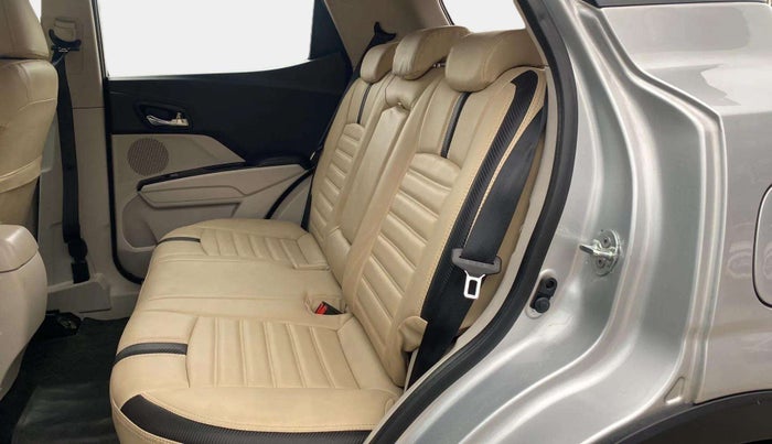 2023 Mahindra XUV300 W8 1.2 PETROL, Petrol, Manual, 16,964 km, Right Side Rear Door Cabin