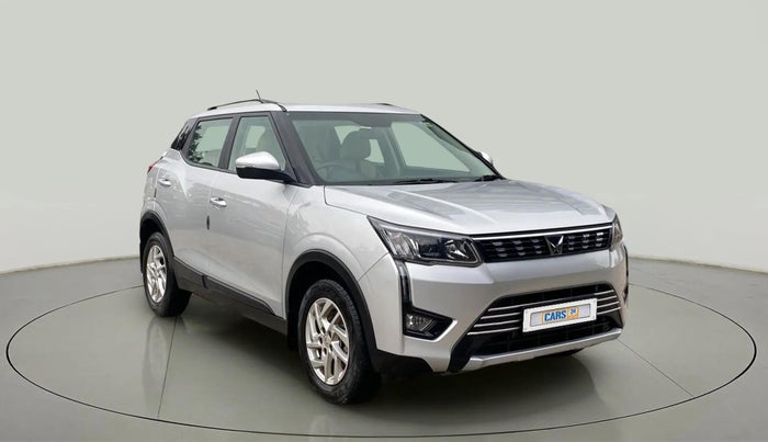 2023 Mahindra XUV300 W8 1.2 PETROL, Petrol, Manual, 16,964 km, Right Front Diagonal