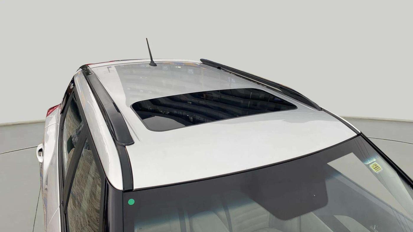 2023 Mahindra XUV300 W8 1.2 PETROL, Petrol, Manual, 16,964 km, Roof