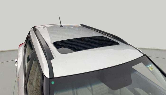 2023 Mahindra XUV300 W8 1.2 PETROL, Petrol, Manual, 16,964 km, Roof