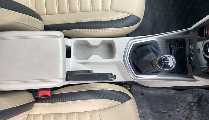 2023 Mahindra XUV300 W8 1.2 PETROL, Petrol, Manual, 16,964 km, Gear Lever