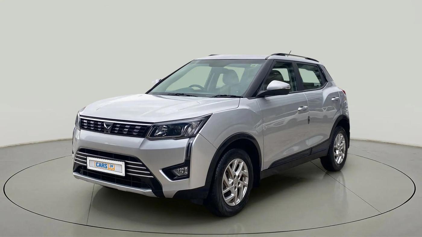 2023 Mahindra XUV300 W8 1.2 PETROL, Petrol, Manual, 16,964 km, Left Front Diagonal