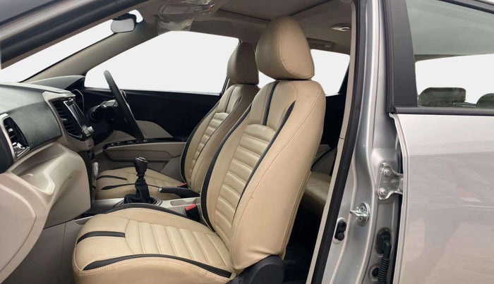 2023 Mahindra XUV300 W8 1.2 PETROL, Petrol, Manual, 16,964 km, Right Side Front Door Cabin