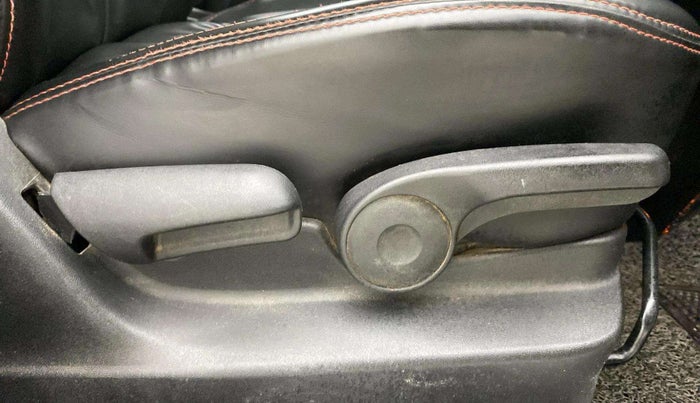 2020 Maruti Vitara Brezza ZXI PLUS, CNG, Manual, 75,784 km, Driver Side Adjustment Panel