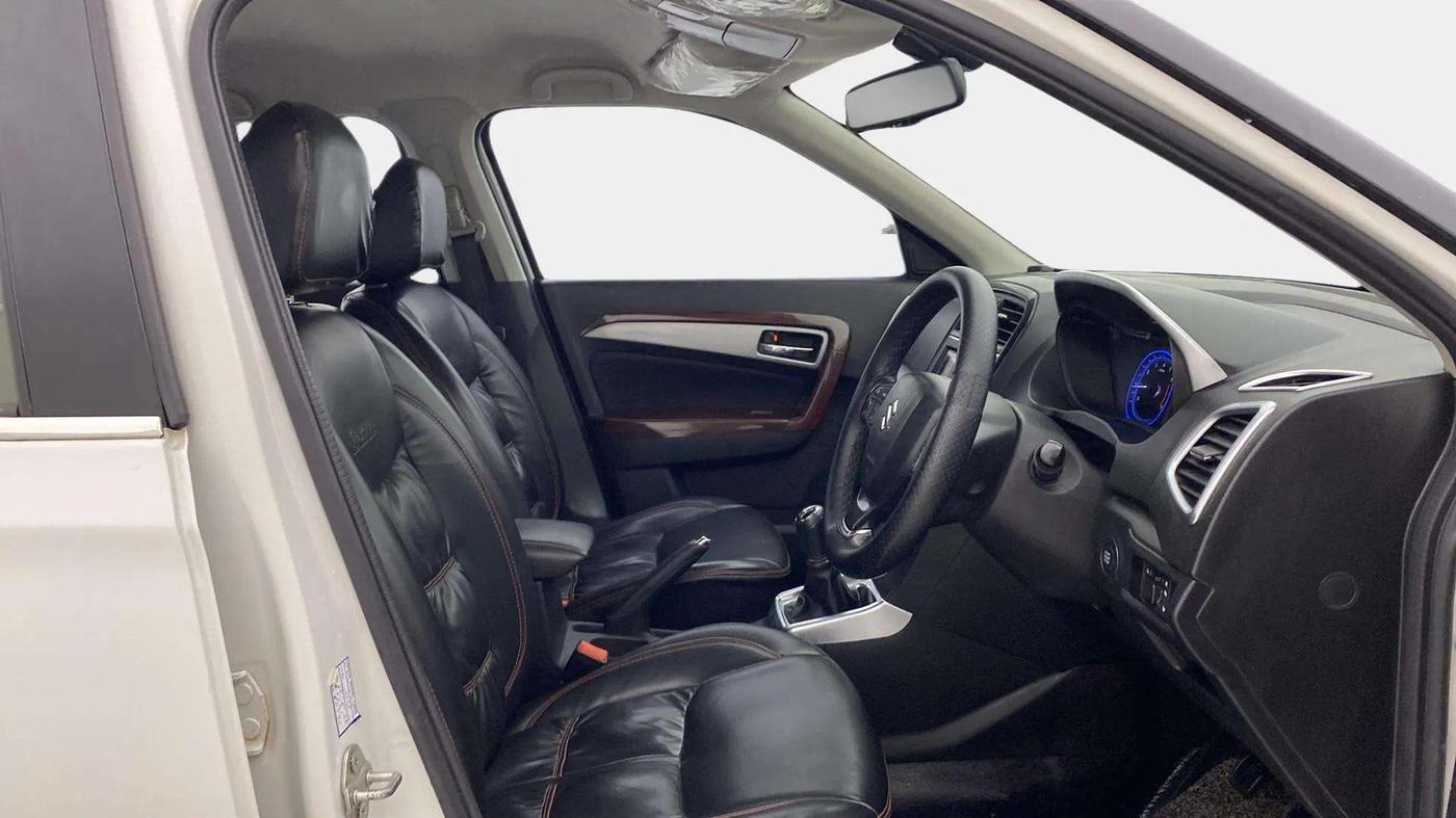 2020 Maruti Vitara Brezza ZXI PLUS, CNG, Manual, 75,815 km, Right Side Front Door Cabin