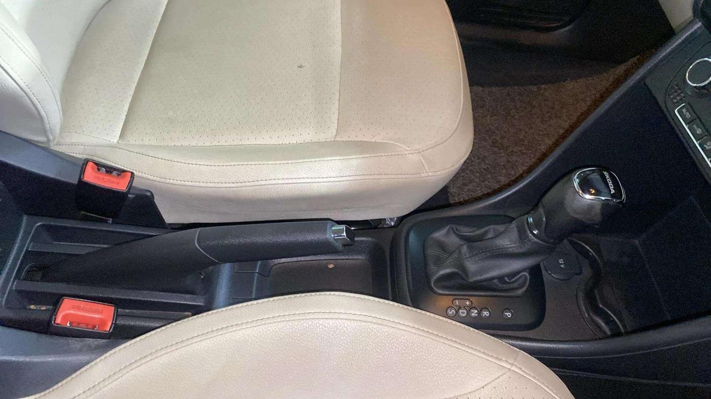 2021 Skoda Rapid STYLE AT TSI, Petrol, Automatic, 31,639 km, Gear Lever