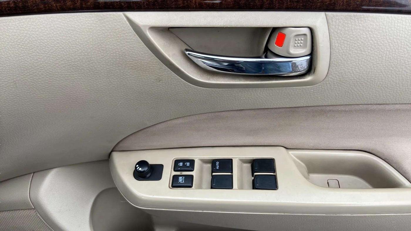 2014 Maruti Swift Dzire VDI, Diesel, Manual, 84,748 km, Driver Side Door Panels Control