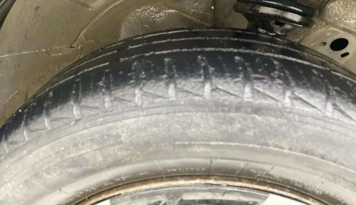 2016 Maruti Wagon R 1.0 VXI, Petrol, Manual, 61,263 km, Right Front Tyre Tread