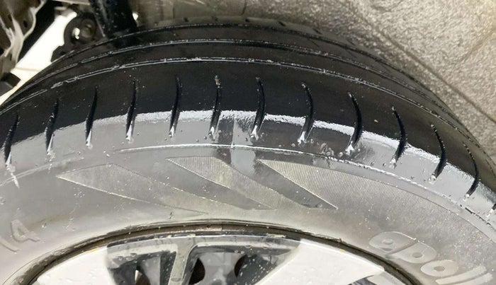2016 Maruti Wagon R 1.0 VXI, Petrol, Manual, 61,263 km, Right Rear Tyre Tread