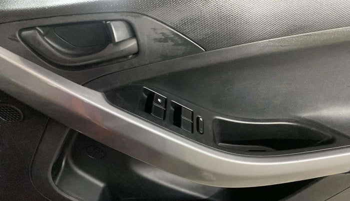 2023 Tata NEXON XMA SUNROOF DIESEL, Diesel, Automatic, 50,133 km, Driver Side Door Panels Control