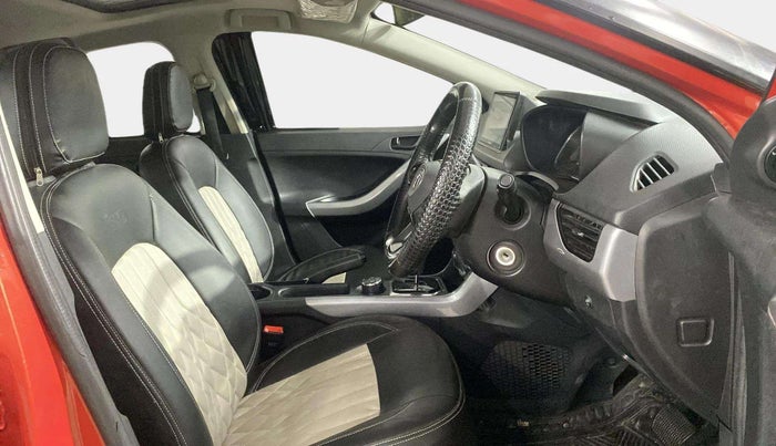2023 Tata NEXON XMA SUNROOF DIESEL, Diesel, Automatic, 50,133 km, Right Side Front Door Cabin