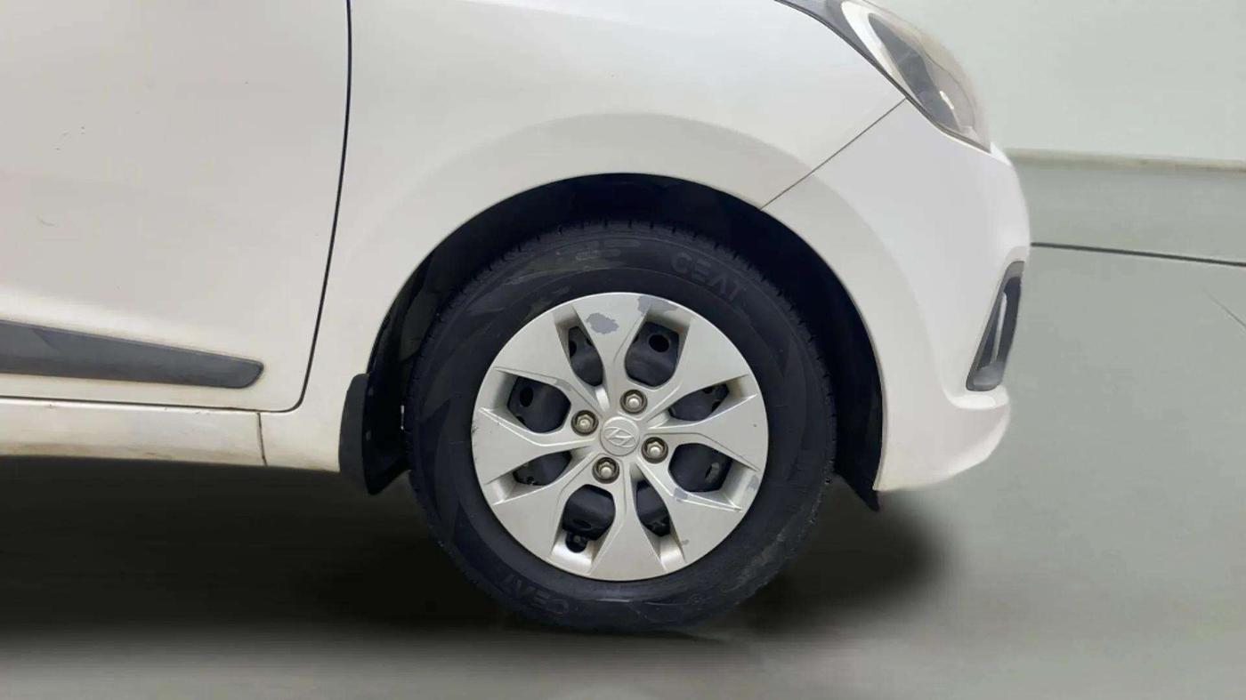 2015 Hyundai Xcent S 1.2, Petrol, Manual, 40,889 km, Right Front Wheel