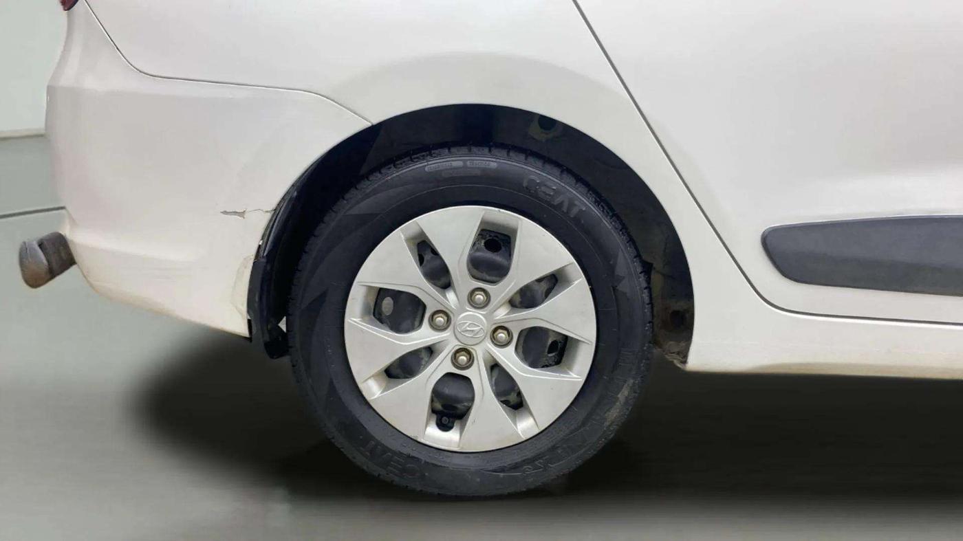 2015 Hyundai Xcent S 1.2, Petrol, Manual, 40,889 km, Right Rear Wheel