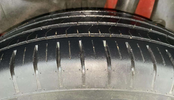 2019 Maruti Swift ZDI PLUS AMT, Diesel, Automatic, 25,570 km, Left Rear Tyre Tread