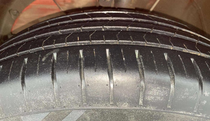 2019 Maruti Swift ZDI PLUS AMT, Diesel, Automatic, 25,570 km, Left Front Tyre Tread