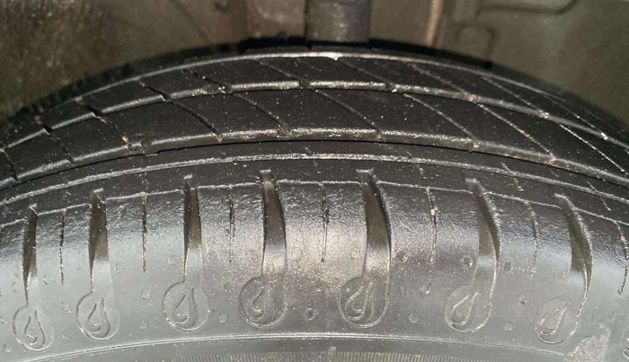 2021 Renault Kwid RXT 1.0 AMT (O), Petrol, Automatic, 40,280 km, Right Front Tyre Tread