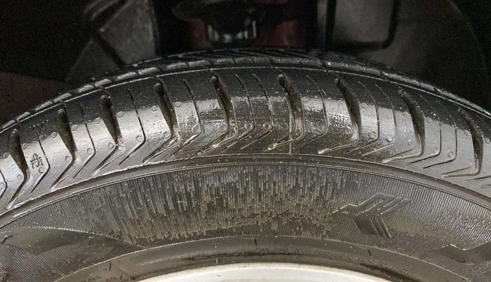 2020 Renault Kwid RXL, Petrol, Manual, 67,079 km, Right Front Tyre Tread