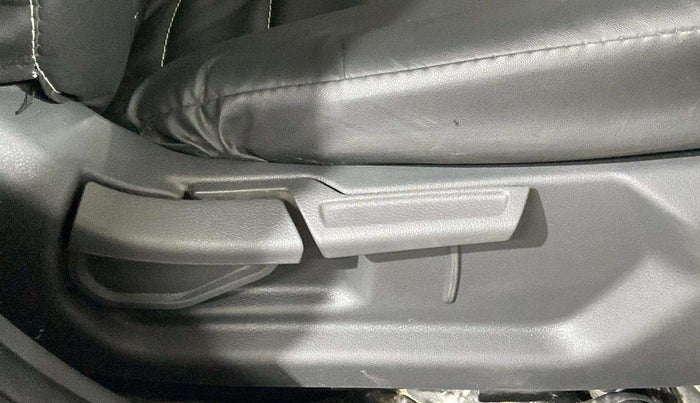 2021 Hyundai GRAND I10 NIOS SPORTZ 1.2 KAPPA VTVT CNG, CNG, Manual, 81,725 km, Driver Side Adjustment Panel