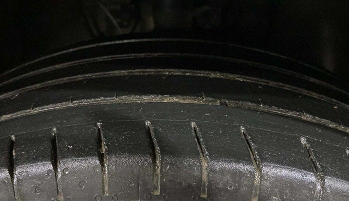 2022 Hyundai VENUE SX 1.2 PETROL, Petrol, Manual, 63,632 km, Right Front Tyre Tread