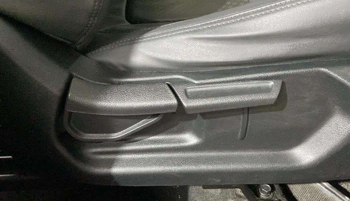 2022 Hyundai VENUE SX 1.2 PETROL, Petrol, Manual, 63,632 km, Driver Side Adjustment Panel