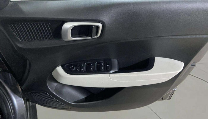 2022 Hyundai VENUE SX 1.2 PETROL, Petrol, Manual, 63,632 km, Driver Side Door Panels Control