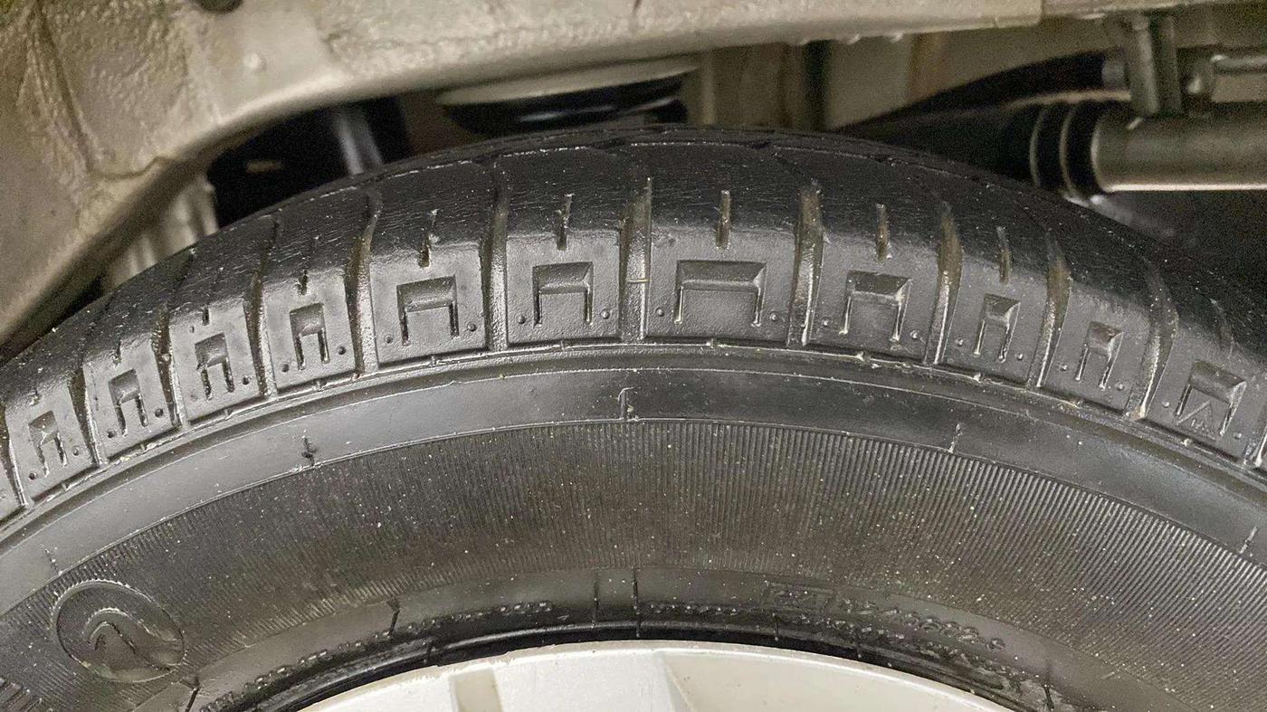 2016 Maruti Alto 800 LXI, Petrol, Manual, 25,775 km, Left Rear Tyre Tread