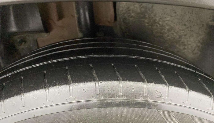2019 Nissan Kicks XV PREMIUM DIESEL, Diesel, Manual, 42,656 km, Right Rear Tyre Tread