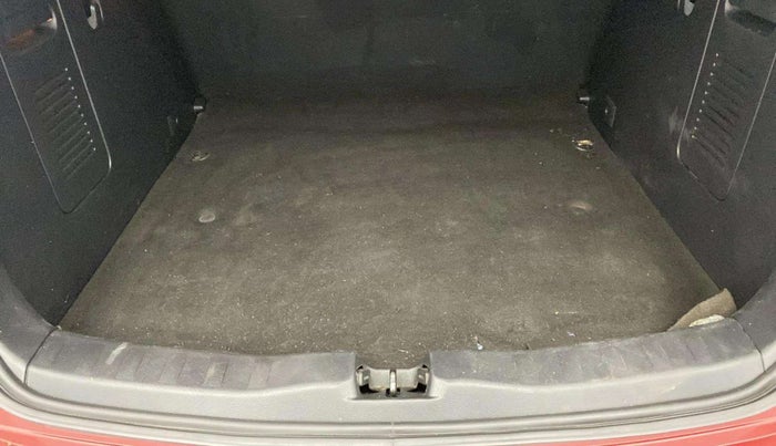2019 Nissan Kicks XV PREMIUM DIESEL, Diesel, Manual, 42,656 km, Boot Open Zoomed View