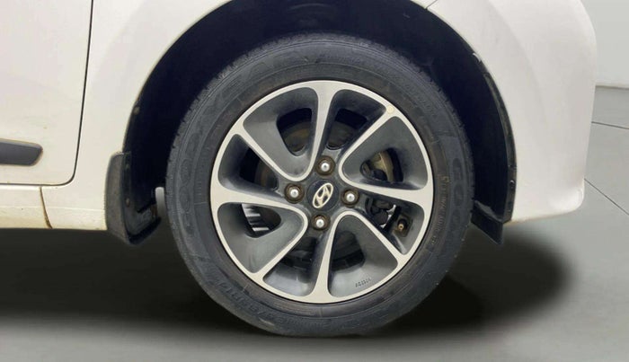 2017 Hyundai Grand i10 SPORTZ (O) AT 1.2 KAPPA VTVT, Petrol, Automatic, 32,624 km, Right Front Wheel