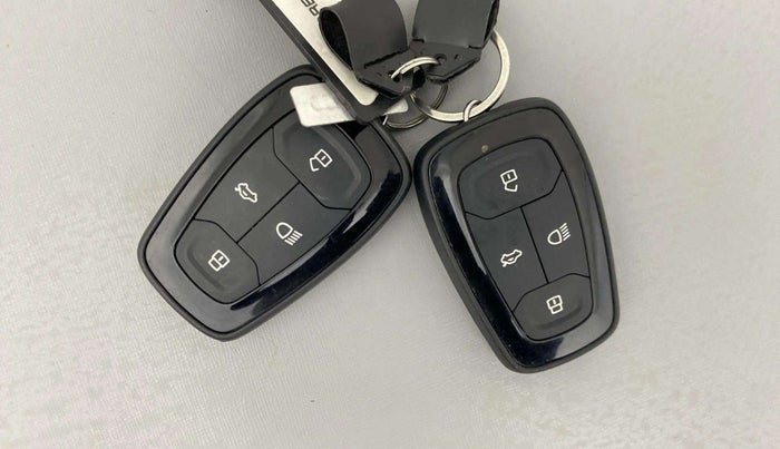 2023 Tata PUNCH CREATIVE AMT 1.2 RTN DUAL TONE, Petrol, Automatic, 19,289 km, Key Close Up