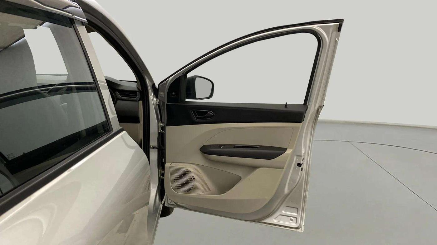 2024 Renault TRIBER RXE MT, Petrol, Manual, 12,111 km, RHS Front Door
