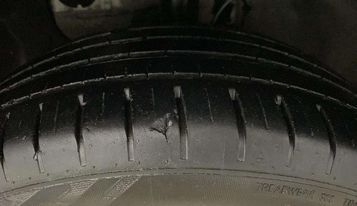 2015 Hyundai i20 Active 1.2 SX, CNG, Manual, 55,113 km, Left Front Tyre Tread