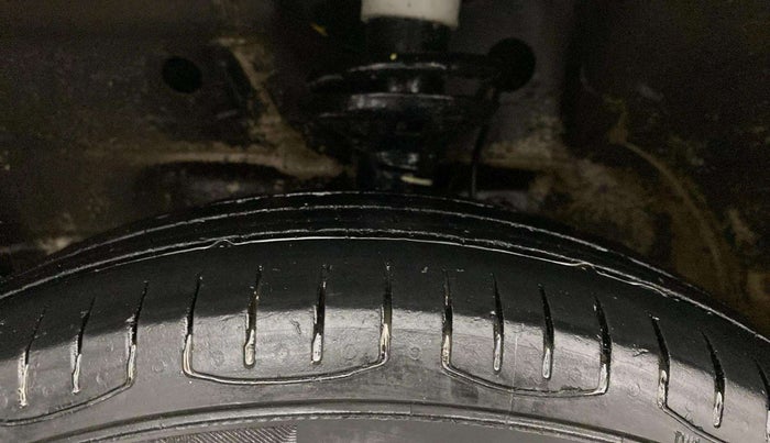 2013 Maruti Wagon R 1.0 LXI CNG, CNG, Manual, 1,25,307 km, Left Front Tyre Tread