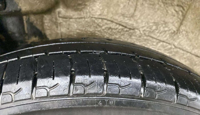 2013 Maruti Wagon R 1.0 LXI CNG, CNG, Manual, 1,25,307 km, Right Rear Tyre Tread