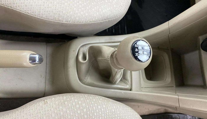2014 Maruti Swift Dzire VDI, Diesel, Manual, 1,06,128 km, Gear Lever