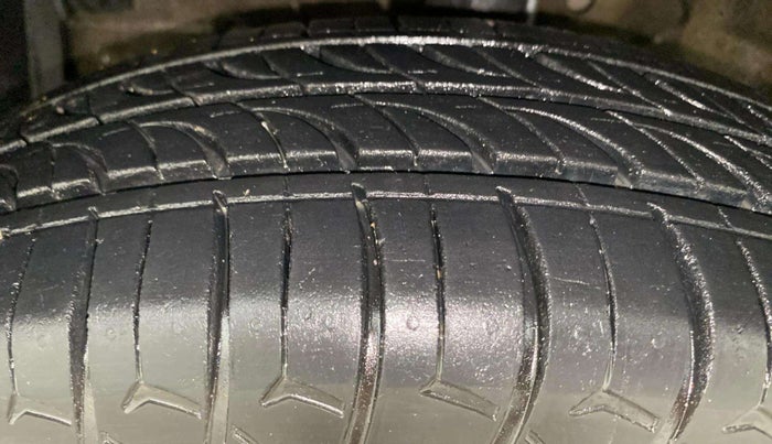 2014 Maruti Swift Dzire VDI, Diesel, Manual, 1,06,128 km, Left Front Tyre Tread