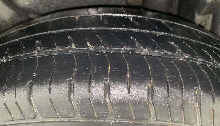 2014 Maruti Swift Dzire VDI, Diesel, Manual, 1,06,128 km, Left Rear Tyre Tread