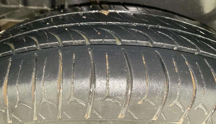 2014 Maruti Swift Dzire VDI, Diesel, Manual, 1,06,128 km, Right Rear Tyre Tread
