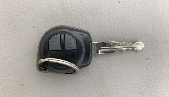 2014 Maruti Swift Dzire VDI, Diesel, Manual, 1,06,128 km, Key Close Up