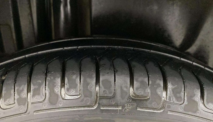 2012 Maruti Swift Dzire VXI, Petrol, Manual, 54,254 km, Right Rear Tyre Tread