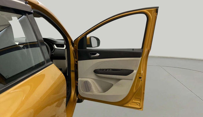 2020 Renault TRIBER RXZ AMT, Petrol, Automatic, 24,594 km, RHS Front Door