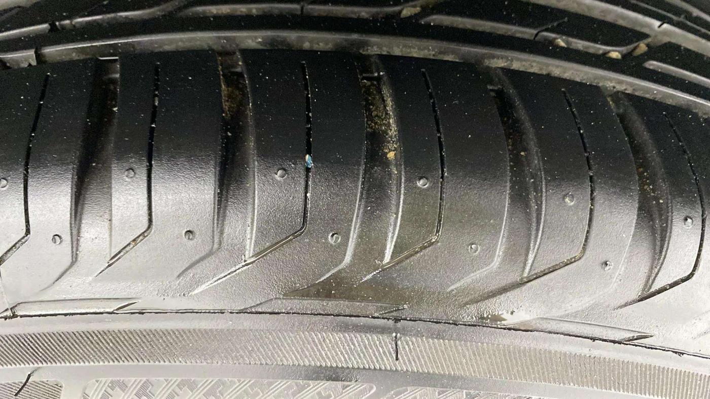 2020 Jeep Compass LONGITUDE PLUS 1.4 PETROL AT, Petrol, Automatic, 36,593 km, Left Rear Tyre Tread